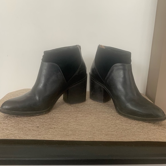 Black Modern Vintage Leather Ankle Boots - Picture 3 of 14